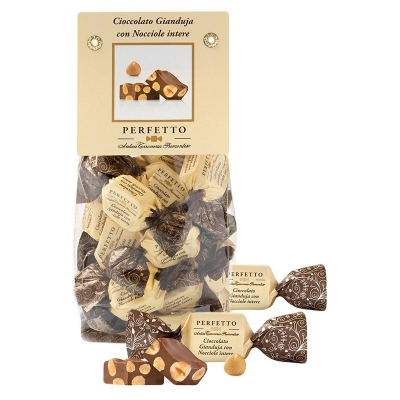 Perfetto Gianduia con nocciole intere