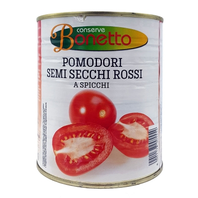 Pomodori rossi semi secchi a spicchi
